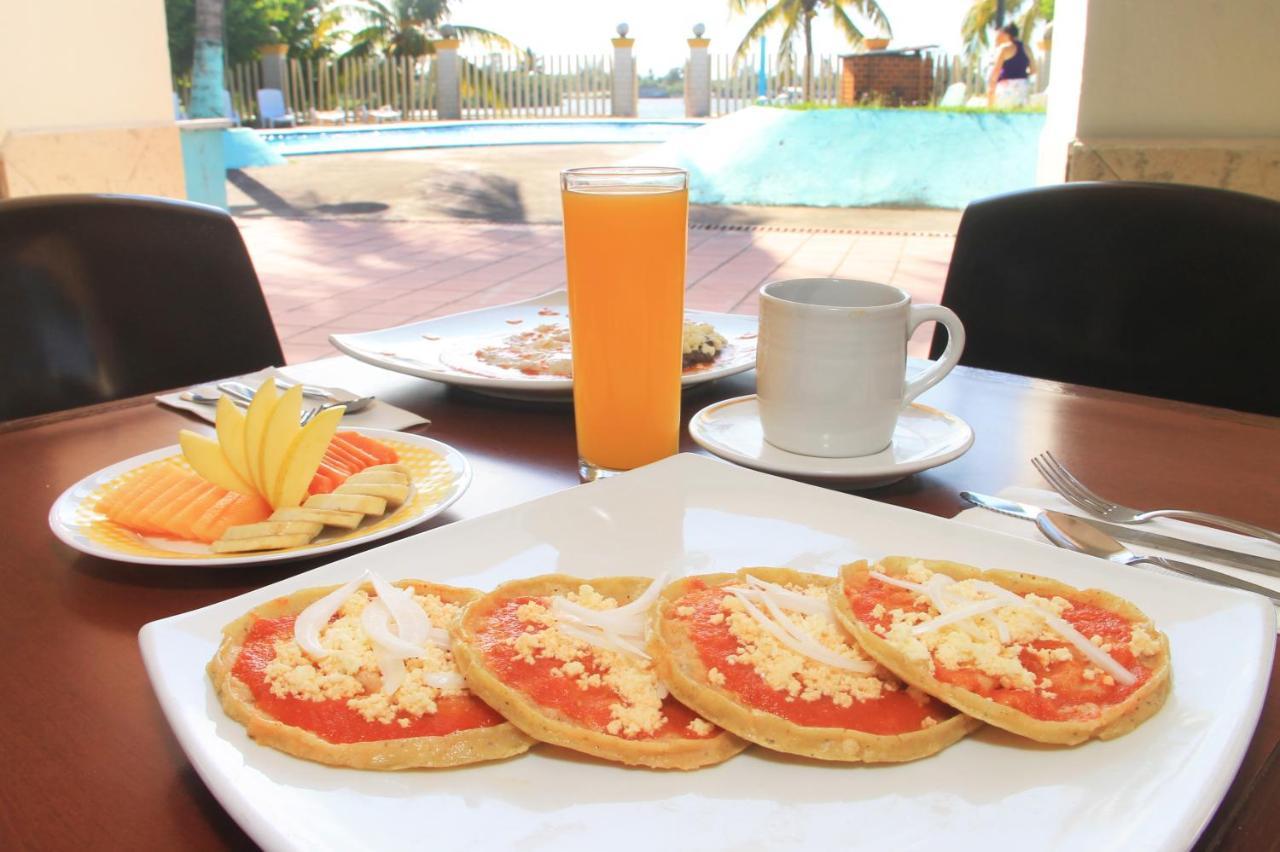 Hotel Gran Palmeiras Playa Chachalacas ภายนอก รูปภาพ